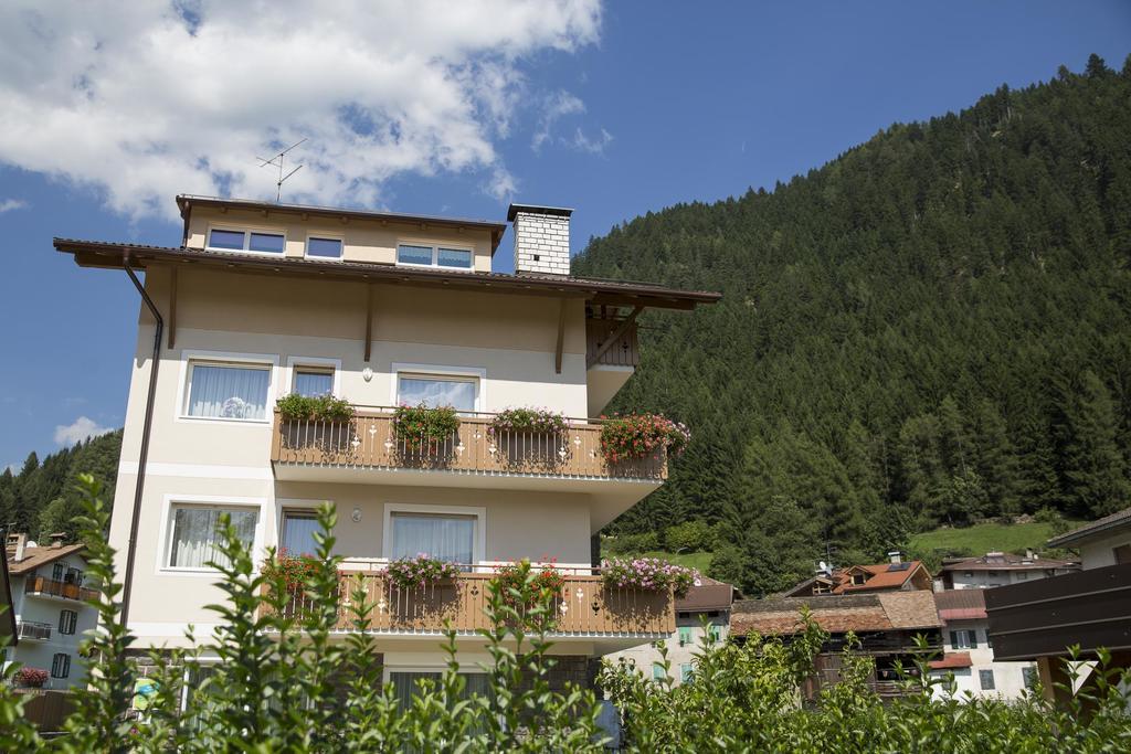 Appartamento Rose Di Bosco Predazzo Exterior foto