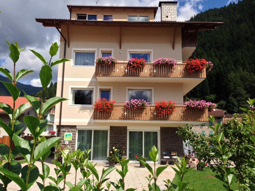 Appartamento Rose Di Bosco Predazzo Exterior foto